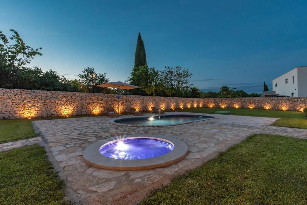 Casa Laurales Villa Veli Turini