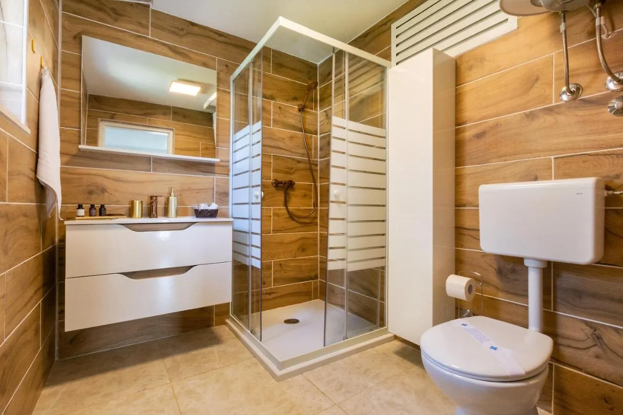 Casa Laurales Villa Veli Turini 0*,